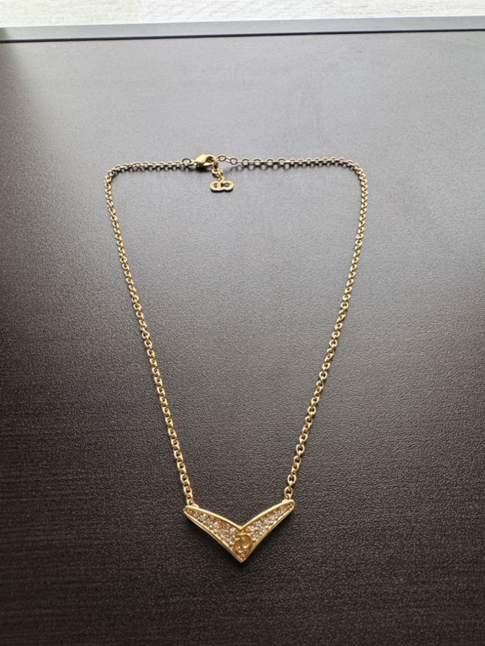 Christian Dior Vintage Gold Crystal V-Shaped Pendant Necklace - Picture 4 of 5